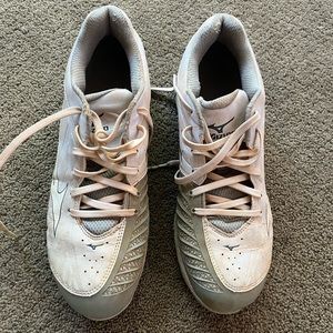 Mizuno Women’s Metal Cleats.